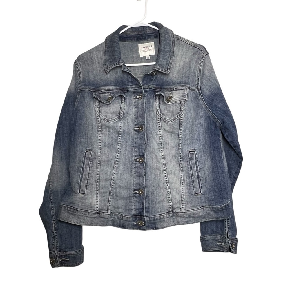 Torrid Jean Jacket Womens Size 2X Blue Denim Button Up Collared Long Sleeve